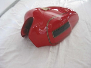 TANKKI GSX750T 19L PUNAINEN